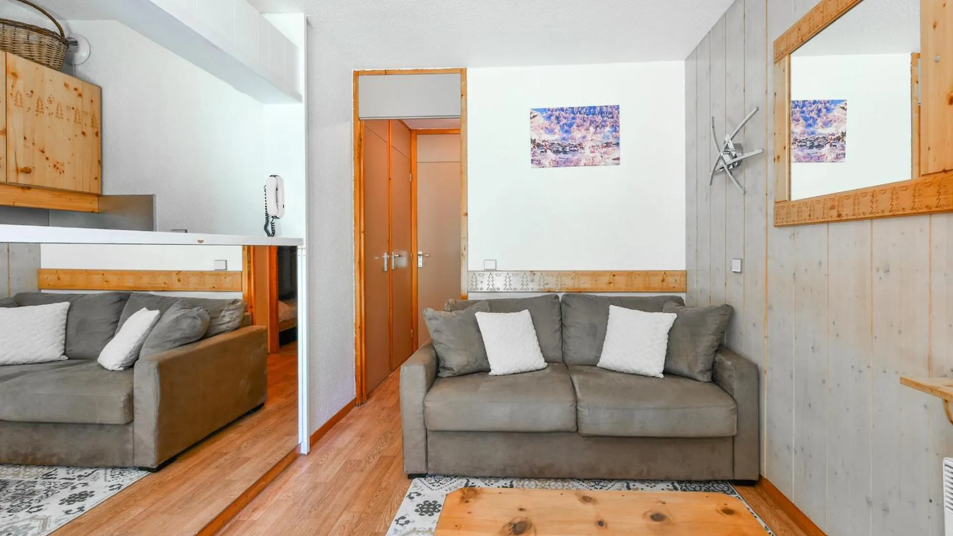 Appartement Renove Pres Des Pistes Avec Terrasse, Ski, Parking Et Cuisine Equipee - Fr-1-514-48 Courchevel Apartment